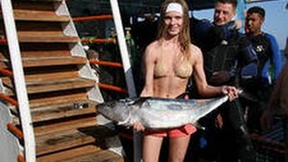 Охота с острогой - добыча рыбы для того чтоб прокормить семью (документальное видео) .