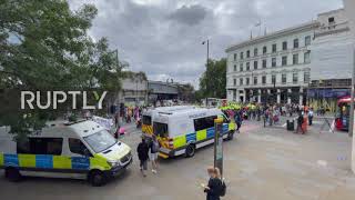 UK: Extinction Rebellion activists block access to London Bridge