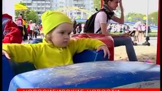 Дети Новосибирска учат правила дорожного движения в песочнице