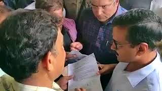 Arvind Kejriwal taking feedback from Auto Owners/drivers at Burari Transport Authority
