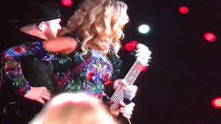 Taylor Swift singing Babe live with sugarland in Arlington Texas 10/6/18 reputation full