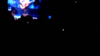 Nick Jonas en Paraguay Yellow & A little bit longer
