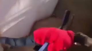 Jovem Demonstra Como Manter A Bebida Em Segurança Mesmo Estando Em Total Desequilíbrio