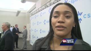 Victoria Vivians wins 2017 Gillom Trophy