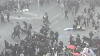 Столкновения с полицией на протестах в Берлине из-за закрытия паба — видео
