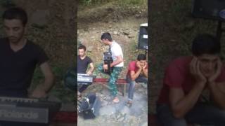 Qacay Kelbecerli. "Harda olsan gelerem men Teki sen Sesle men"