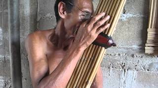Lao Khaen Master Lung Kong playing Lam Sipandorn