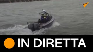 #Calais: pescatori francesi tentano di bloccare il porto e il Tunnel della Manica