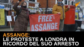 #Assange: le proteste a #Londra in ricordo del suo arresto