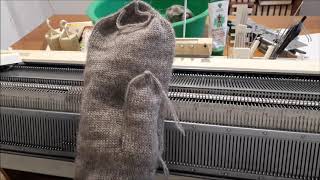 Как вязать варежки вкруговую на вязальной машине без гартер бара