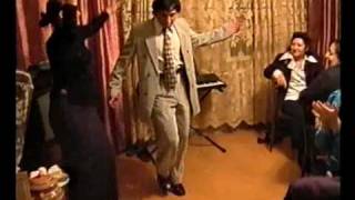 Танец на цыганской свадьбе.