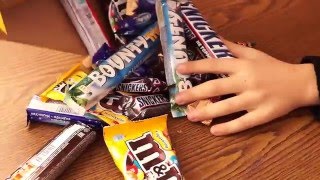 Распаковка подарочной коробки со сладостями m&m's twix snickers mars milky way
