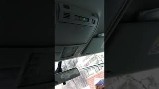 Снять передний плафон салона Skoda Kodiaq