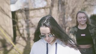 Стихи про / Девочке три, она едет у папы на шее... (Мальвина Матросова)