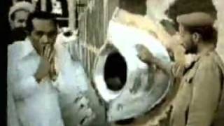 MUSLIMANËT PUTHIN GURIN E ZI (HAXHAR E ASUAD), NË QABE, MEKË. PSE!!!
