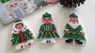 Новогодние игрушки - семейство елочек от Яны Горкальцевой