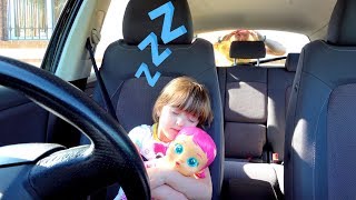 Ksysha wants to sleep / Plays with Dolls
