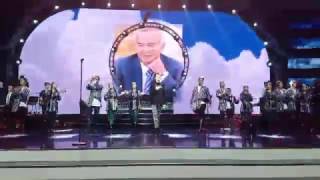 Ботир Қодиров ўзининг янги концертида Ислом Каримов хотирасини ёдга олди