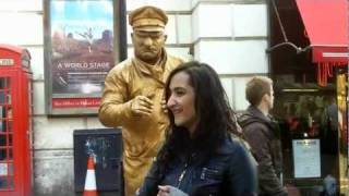 A walk round Covent Garden market in London (HD)