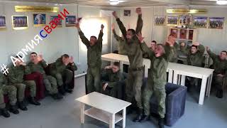 Военнослужащие поддерживают сборную Олимпийского комитета России по хоккею