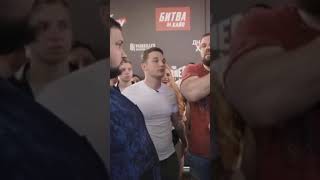 Edward Bill лапает телку! Шок?