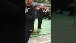 北京基督教丰台堂举行升五星旗仪式，主任牧师张燕琴讲话。