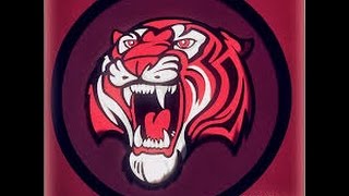 Название группы в правом углу!