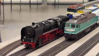 Spur1-Modellbahn-Fahrspaß mit Siku Claas Xerion 5000, Märklin Echtdampflok, ... Stammtisch-Reportage