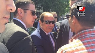 شاب مصري يصافح السيسي في المجر: بكيت لاهتمامه بمواطن بسيط