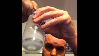 Gurgeln mit Salzwasser gegen Halsschmerzen ..pfuii