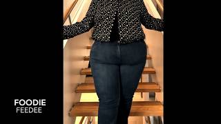 FoodieFeedee 13 - jiggling down the stairs