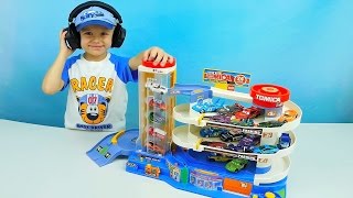 Машинки с Автопаркингом Лифтом и гаражом - Трек TOMICA TAKARA TOMY и мальчик Даник