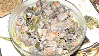 Шампиньоны в сметане, жареные с луком и морковью