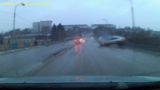 На Бердичівському мосту Volkswagen вилетів на зустрічну смугу і врізався в ВАЗ - Житомир.info