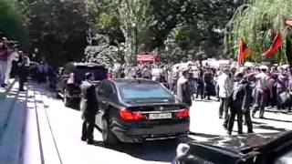 Students hissed off NATO Secretary General Anders Fogh Rasmussen in Yerevan