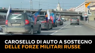 Mosca, carosello di auto a sostegno delle forze militari russe