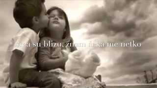 Antonija Šola i Žera (Crvena jabuka)  - Svaki dan je put / Lyrics