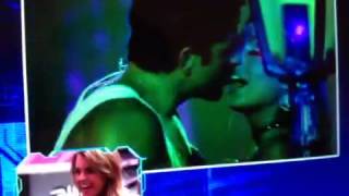 Angela assiste beijo de Letícia e Junior BBB14