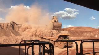 Liebherr 996 / Cat 793F
