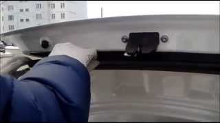 Разбираем обшивку багажника на Фольцваген Поло седан