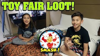 TOY FAIR LOOT UNBOXING!!! Smashing in the Hotel! LEGO minifigures, Smashers, 5 Surprise!
