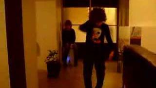 Anthony et Arsène danse la techtonik