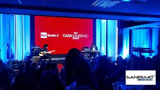 I Canova in concerto durante lo showcase a Casa Sanremo