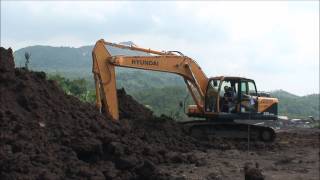 Indonesian operator testing Hyundai R220-9SH