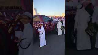 يوزع عيديات بطريقه رهيب??