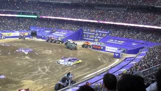 Grave Digger @ Monster Jam -Reliant Stadium January 2014 2nd half - free style