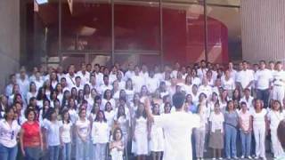 Coros de la UNAM cantando el Himno Universitario