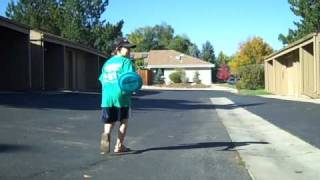 Throwing freezbee