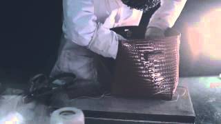 Hormiga Manufacturing process of crocodile bag