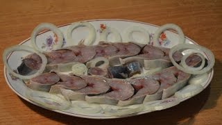 Малосольная селедка в домашних условиях./Lightly salted herring at home.